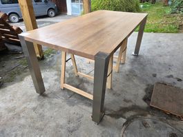 Massiver Tisch Eiche mit Stahlbeinen, Top Zustand!