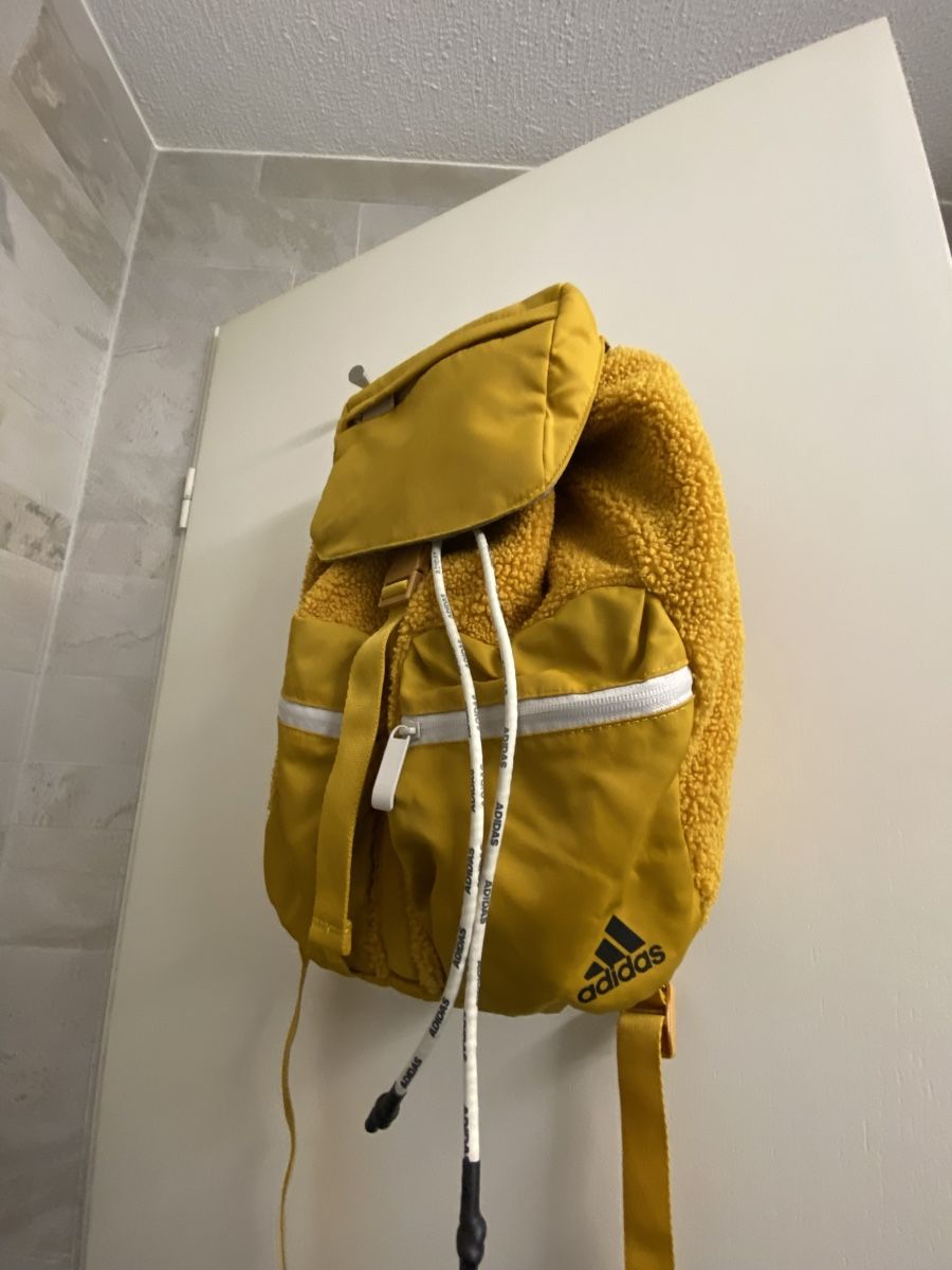 Adidas Zaini: Stylish Yellow Adidas Backpack, Like New! – Nuovo (secondo la descrizione) da Buttikon SZ venduto da Maxwelltime 1