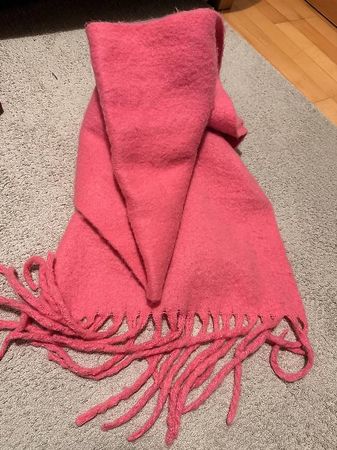 Warmer Winter: Rosa Schal mit Fransen - Neu!