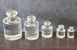 Lot von 5 Gewichtssteinen aus Glas geeicht