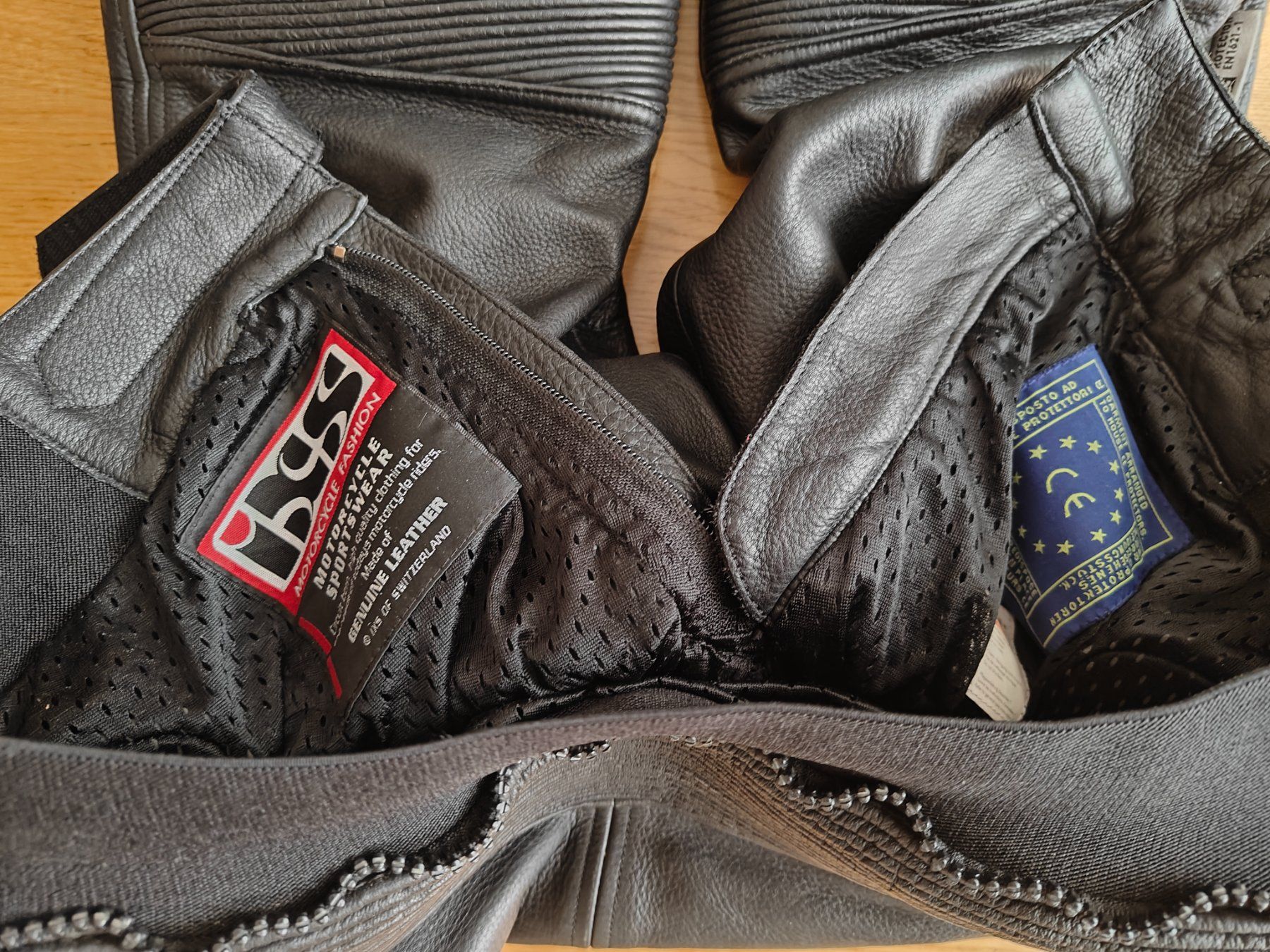 IXS Hosen: IXS Motorrad Lederhose Gr. 52 – Gebraucht aus Basel von Tiger16 2
