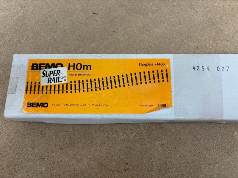Bemo Modellini di ferrovie: 10 Meter Bemo H0m Gleis Flexgleis Holzoptik DC – Usato da Büsserach venduto da ModellbahnDepot 1