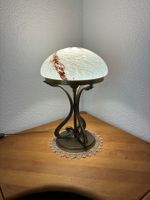 Wunderschöne Tischlampe mit einem eleganten, klassischen Des