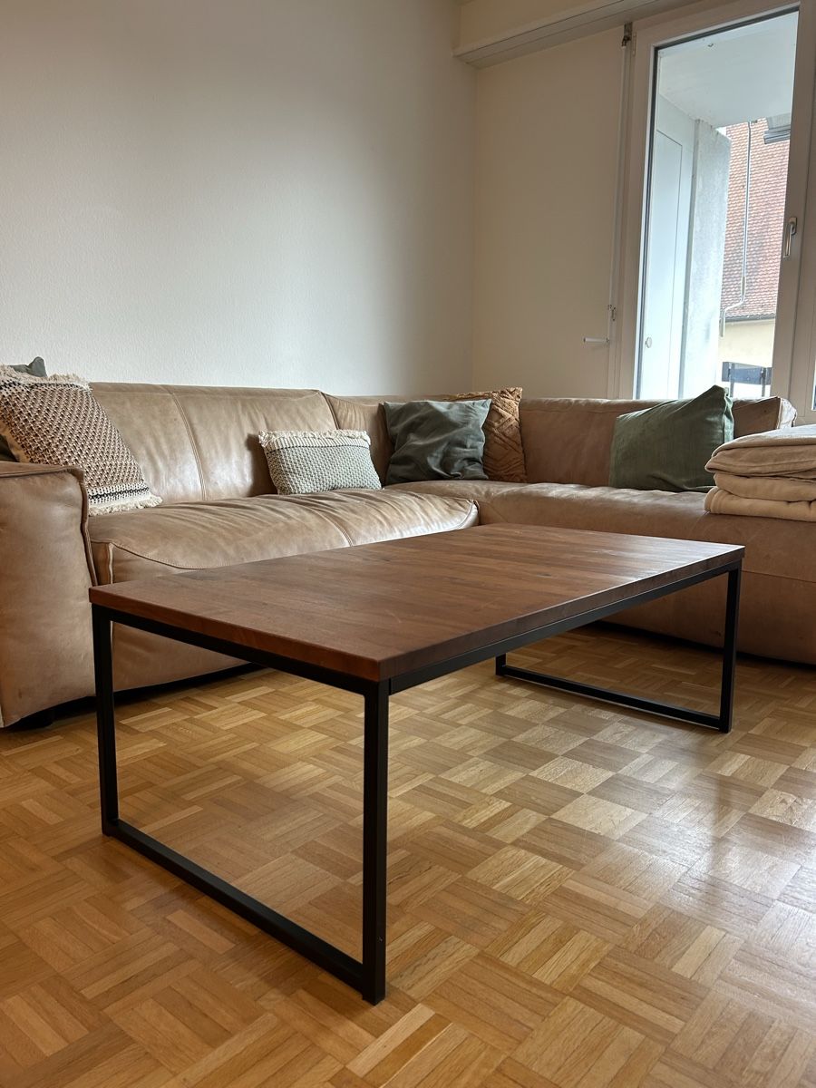 Pfister Tische: Couchtisch Nussbaum Echtholz – Gebraucht aus Basel von Isaillas 1