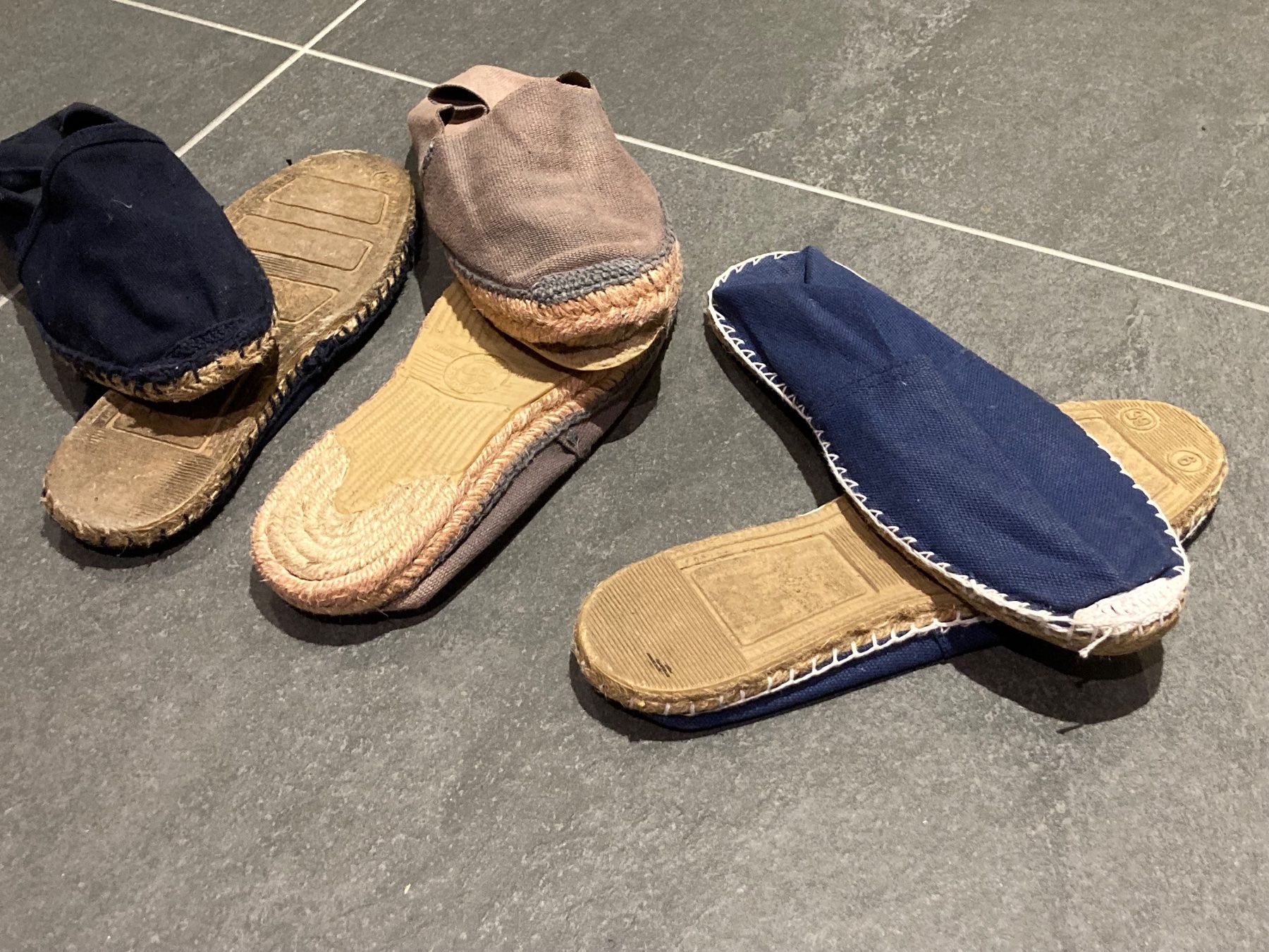 Scarpe da uomo: 3 Paar Espadrilles 38/39 – Usato da Jegenstorf venduto da fribe01 2