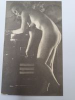 AK Foto Akt Frau um  Erotik Zigarette