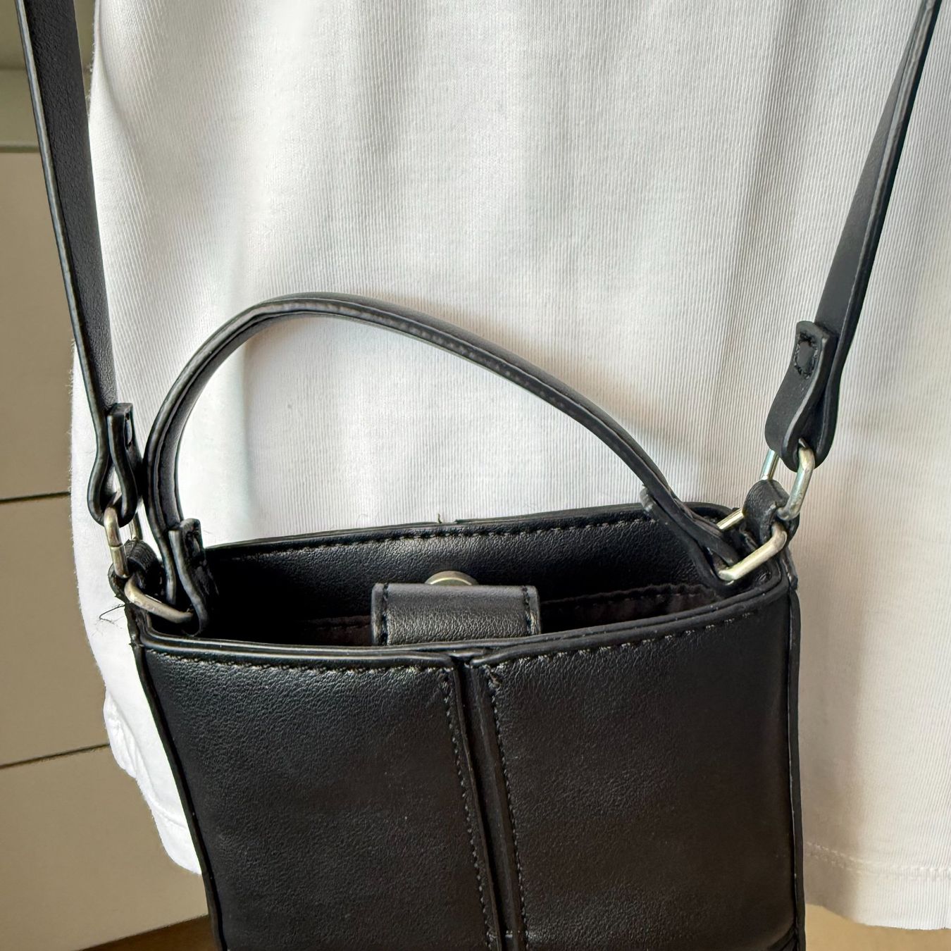 Esprit Taschen für Damen: Esprit Umhängetasche in Schwarz – Gebraucht aus Riedholz von han_fy6l 3