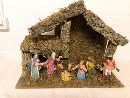 Weihnachtskrippe mit Krippenfiguren antik