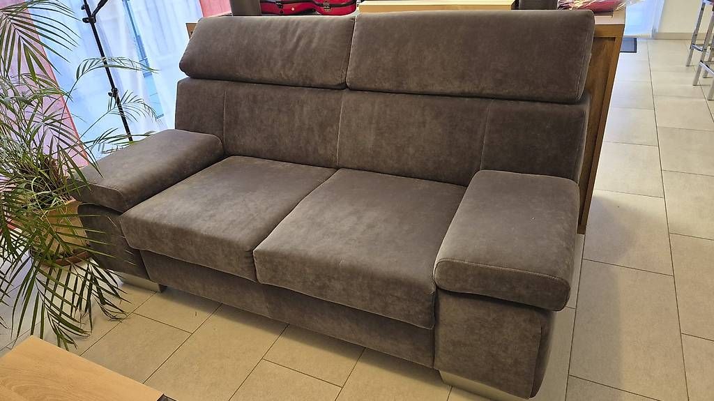 Divani: Canapé gris en microfibre longlife DIGA 2 places – Usato da Epalinges venduto da 26juin 1
