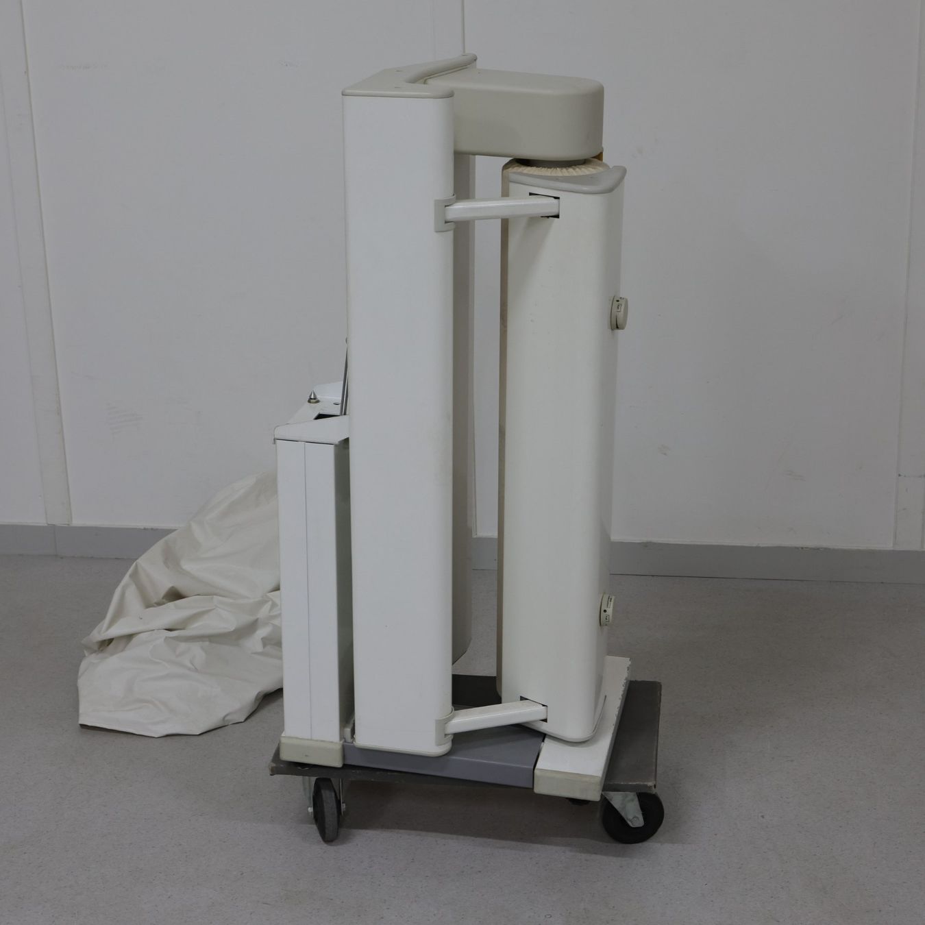 Miele Ferri da stiro: Miele B864 Bügelmaschine – Usato da Volketswil venduto da brockipfannenstil 5
