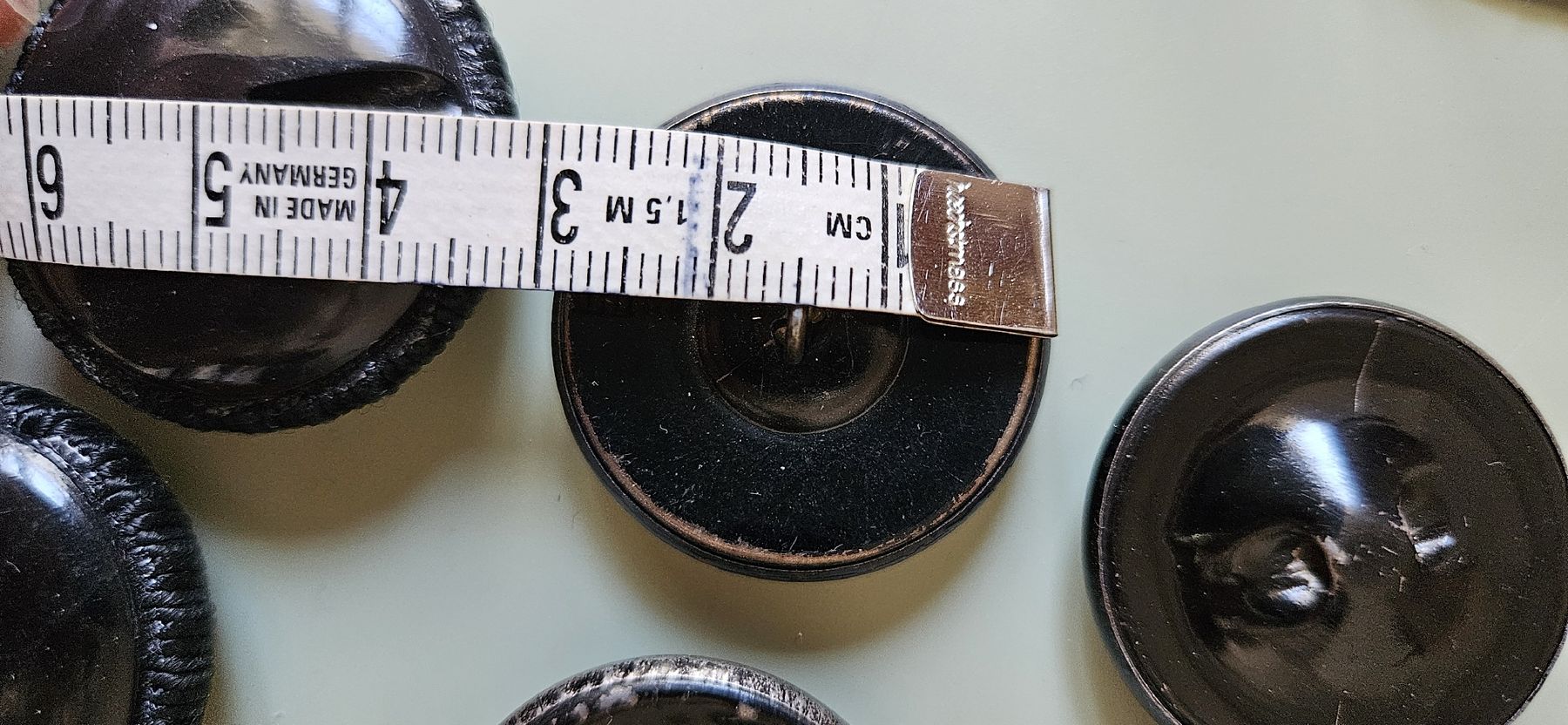 Bottoni: lot 16 boutons anciens – Usato da Carouge GE venduto da Lea000 8