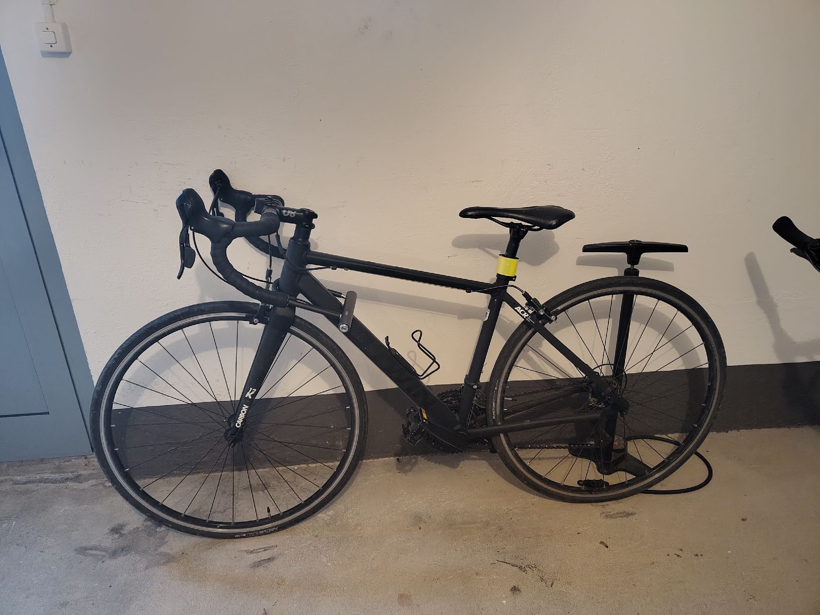 Biciclette: Vélo de course noir en carbone – Usato da Neuchâtel venduto da Ansofix