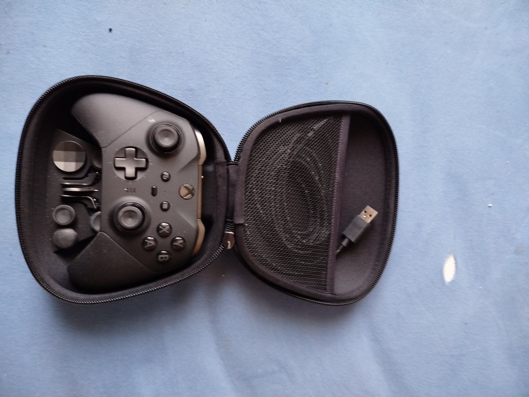 Microsoft Console: Xbox Series x mit Elite Controller series 2 – Usato da Wasen im Emmental venduto da lau_ydx5 8