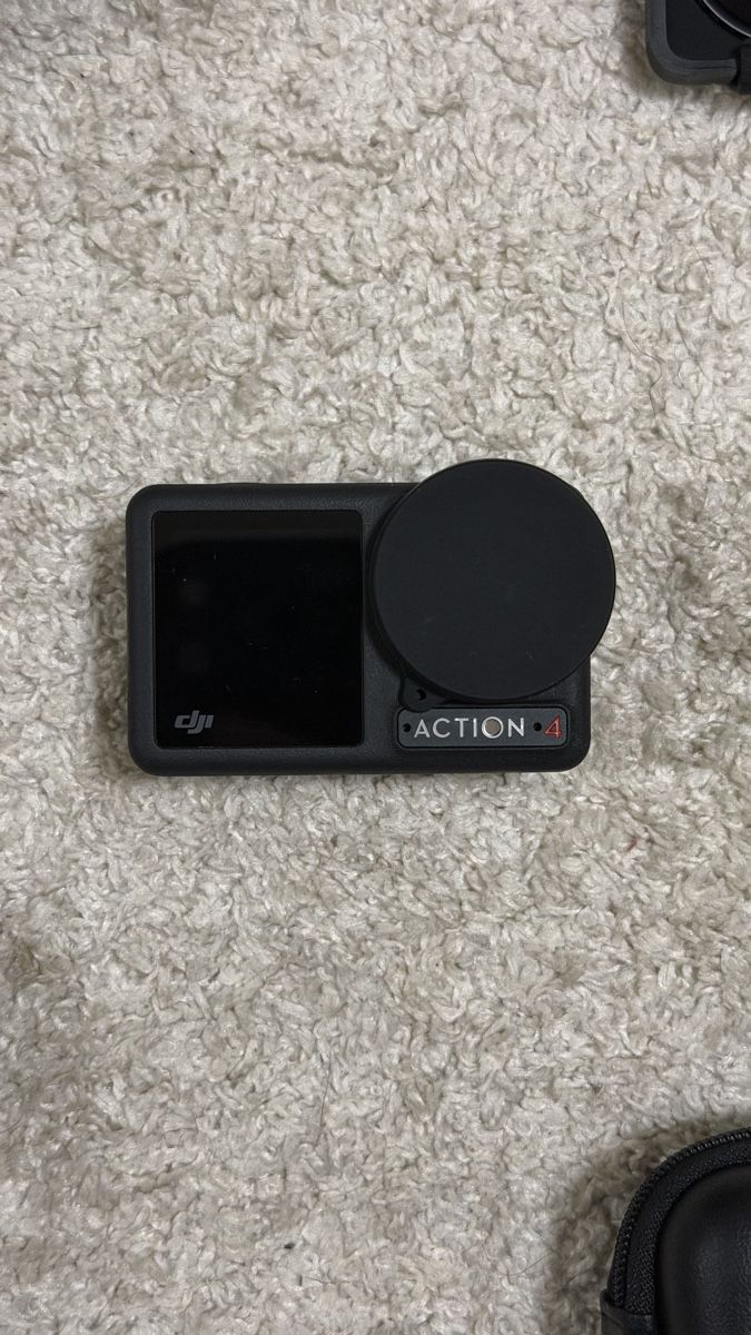 DJI Action Cam: DJI Osmo Action 4 avec accessoires – Usato da Bossonnens venduto da cha_jcd9 1