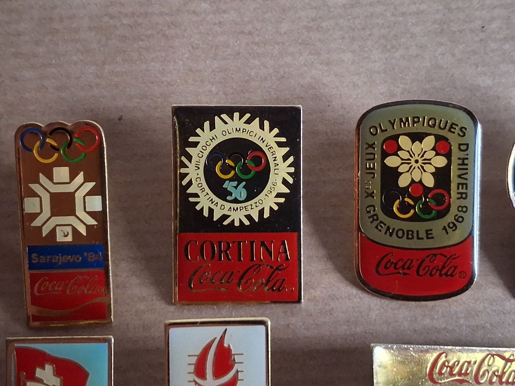 Coca-Cola Plaketten & Abzeichen: 24 verschiedene Pins Coca-Cola 16 Olympiade + Weitere – Gebraucht aus Hagendorn von siwasi3 2