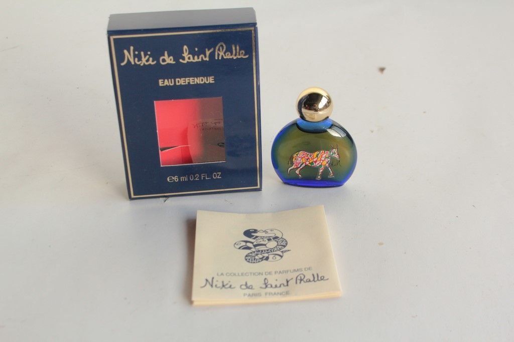 Profumi & Eau de Toilette: Eau défendue Niki de Saint Phalle Taureau 6 ml – Usato da Vandoeuvres venduto da Dom-Tom