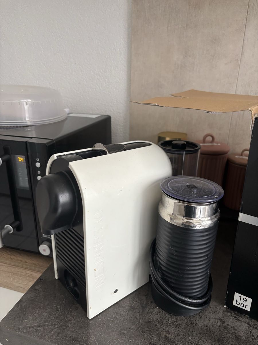 Kaffeemaschinen & Espressomaschinen: Machine à café nespresso pour pièce  – Gebraucht aus La Chaux-de-Fonds von DANIELA19961996 2
