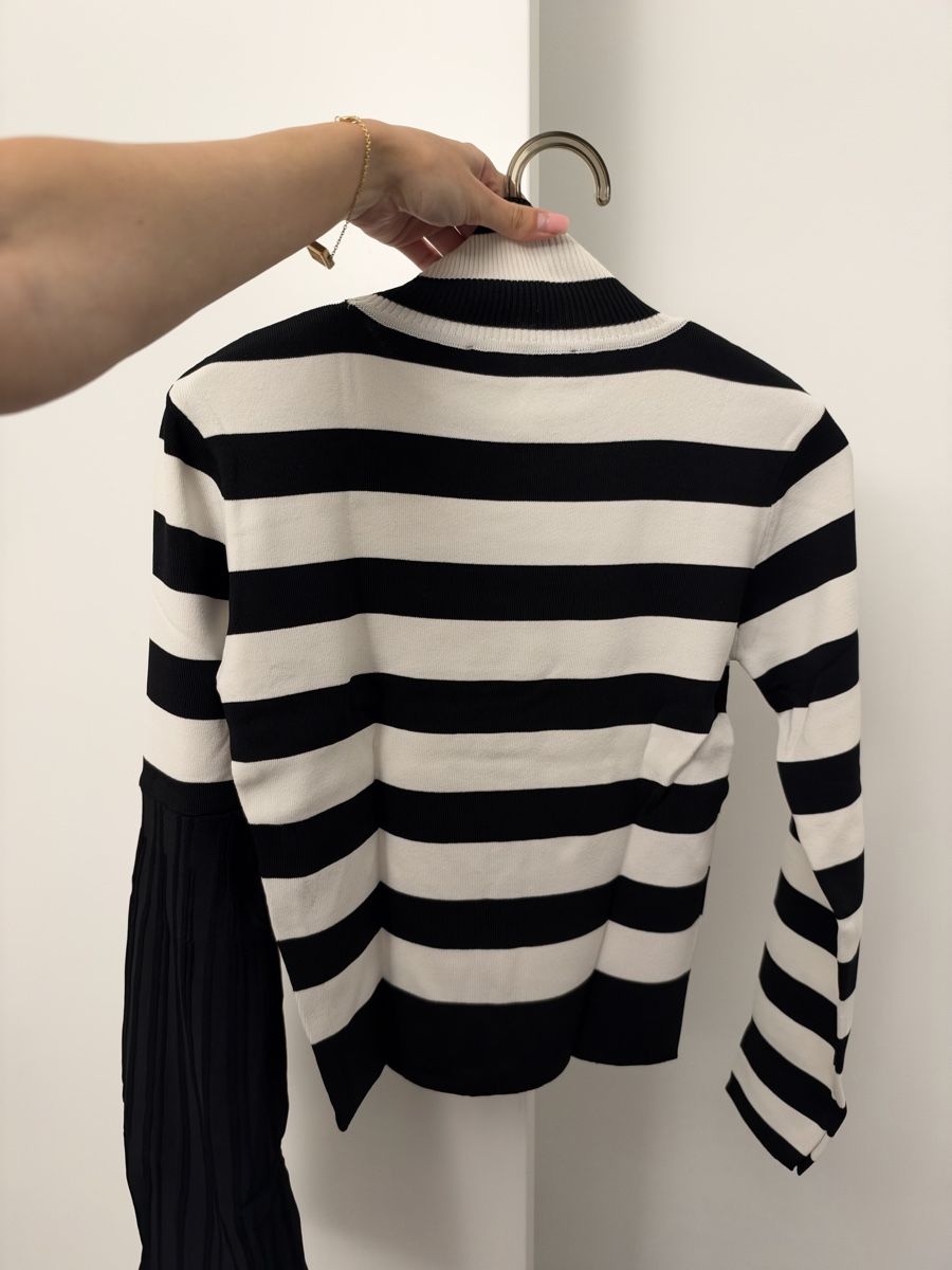 Maglioni & Felpe: Black & White Striped Turtleneck Sweater – Nuovo (secondo la descrizione) da Meggen venduto da nik_5g2v 4