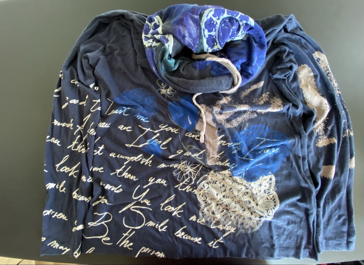 Desigual Lotti di vestiti: Lot de vêtement Desigual – Usato da Chézard-St-Martin venduto da monster2525 2