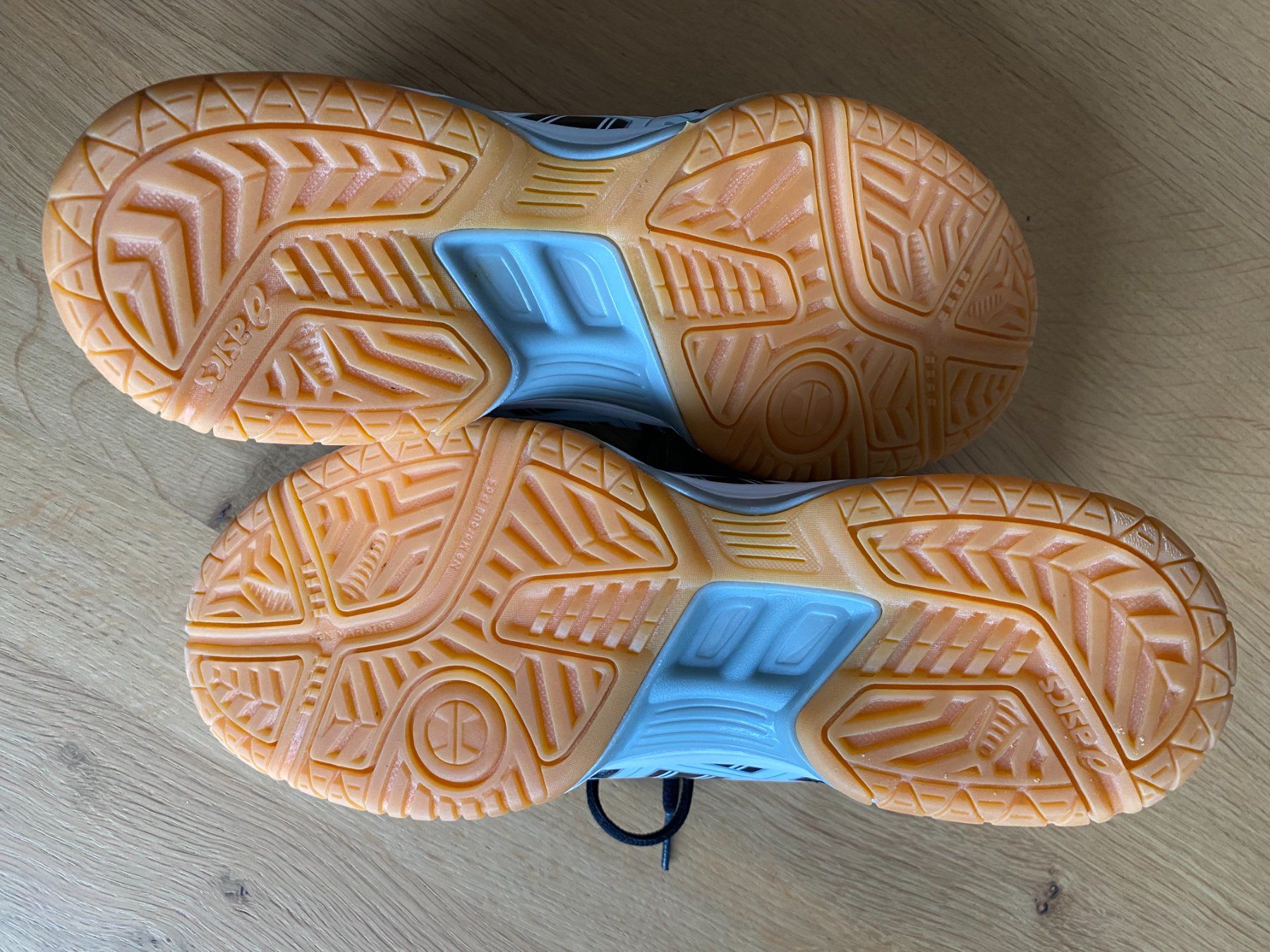 Asics Scarpe da donna: Hallenschuh Asics Gr. 40 – Usato da Theilingen venduto da Theilig1 2