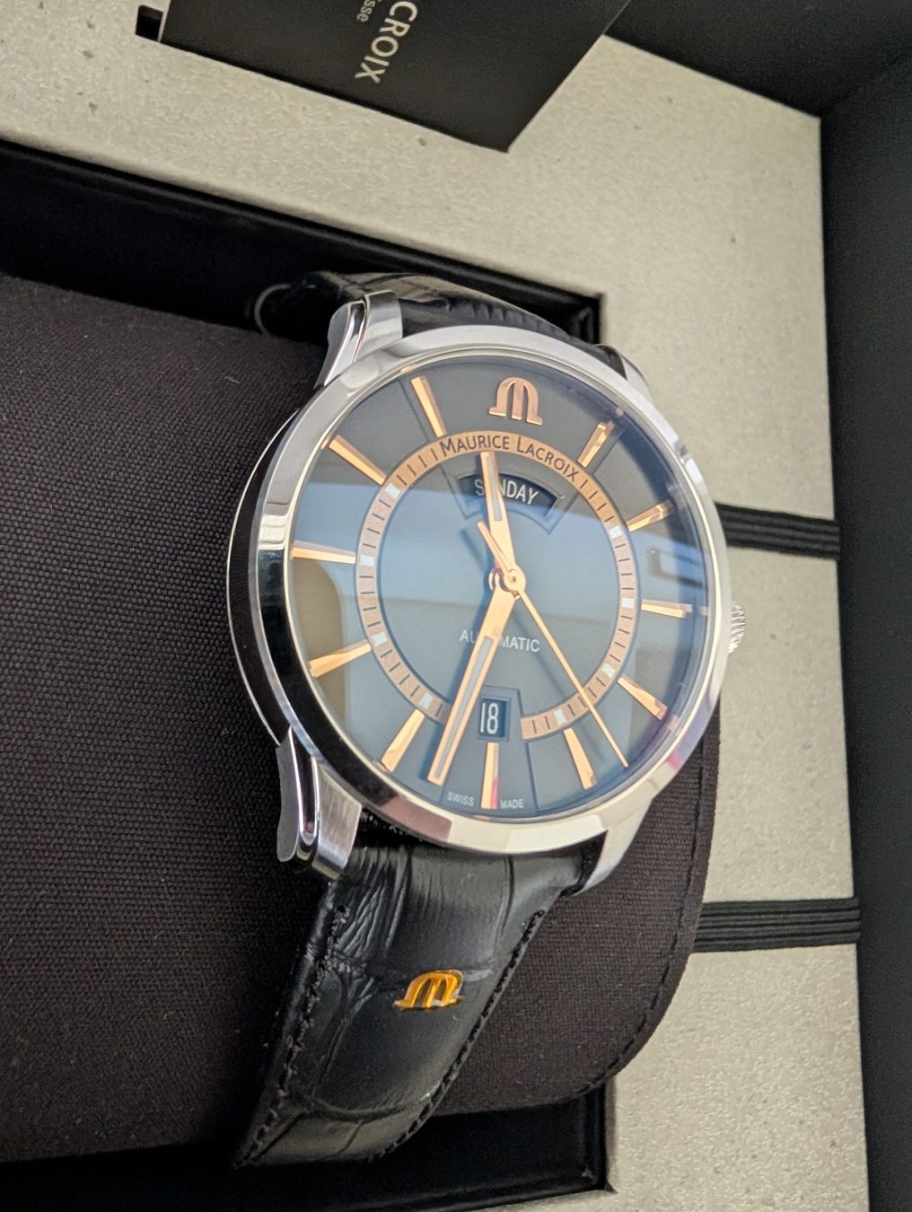 Maurice Lacroix Orologi: Maurice Lacroix Pontos Day-Date FABRIKNEU – Nuovo e nell'imballaggio originale da Aarau venduto da 60sekunde 1