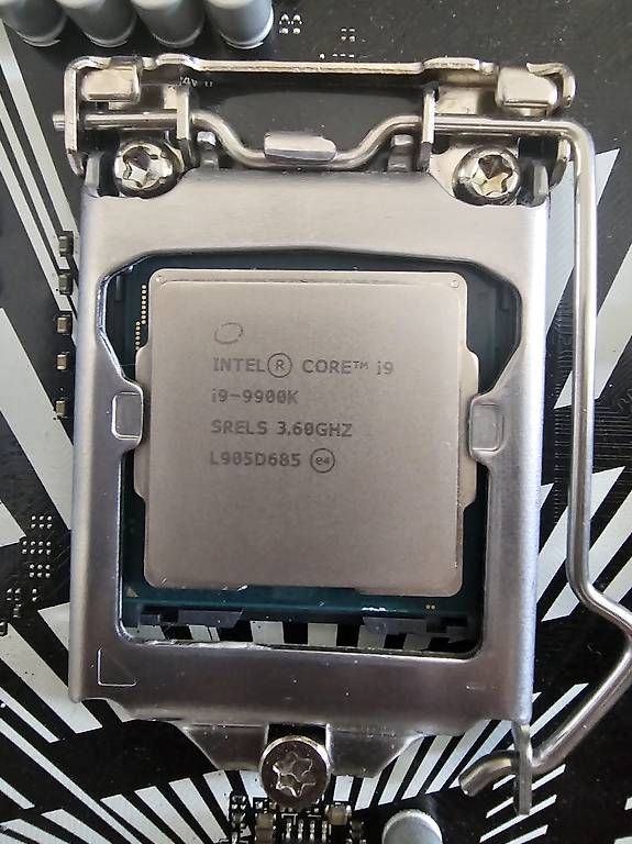 Intel Componenti elettronici: Cpu Intel core i9 9900k + Cooler Master Liquid 120 – Usato da Massagno venduto da toi_m8xk