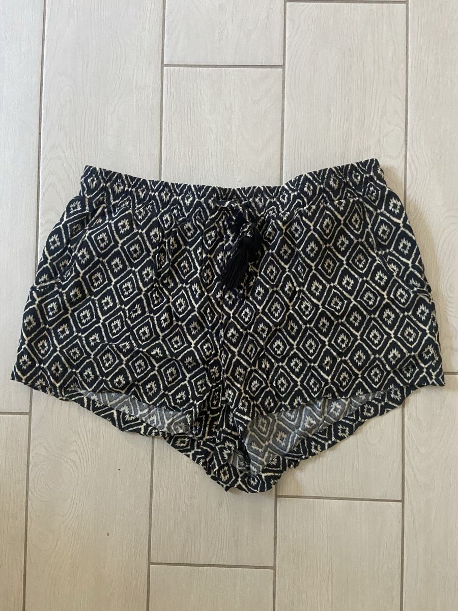 Pantaloni: Short – Usato da Berlens venduto da aye_lf66