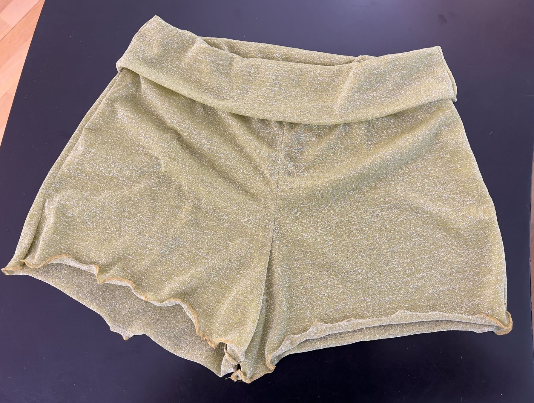 Hosen: Lässige transparente Glitzer-Shorts – Neu und originalverpackt aus Zürich von Naebeli 2
