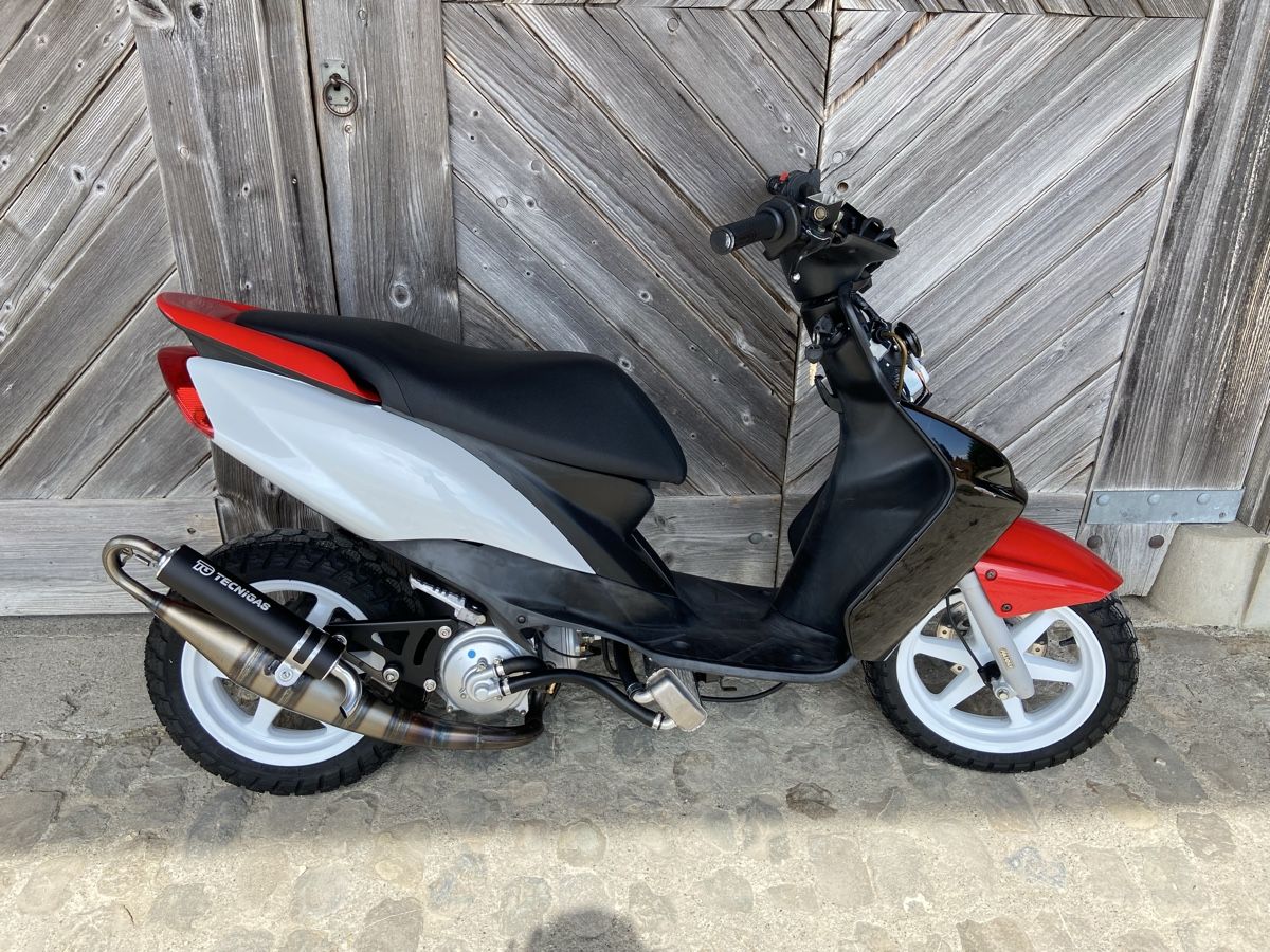 Yamaha Scooter: Yamaha Jog RR  – Usato da Seedorf BE venduto da momo7205