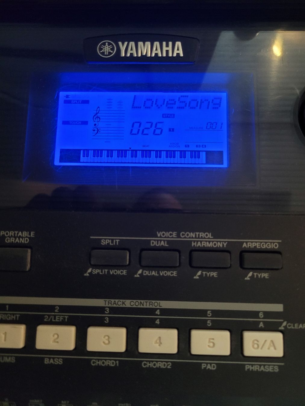 Yamaha Musikinstrumente: Clavier Yamaha PSR-E433 avec support bon état – Neu (gemäss Beschreibung) aus Estavayer-le-Lac von o.baudois 1