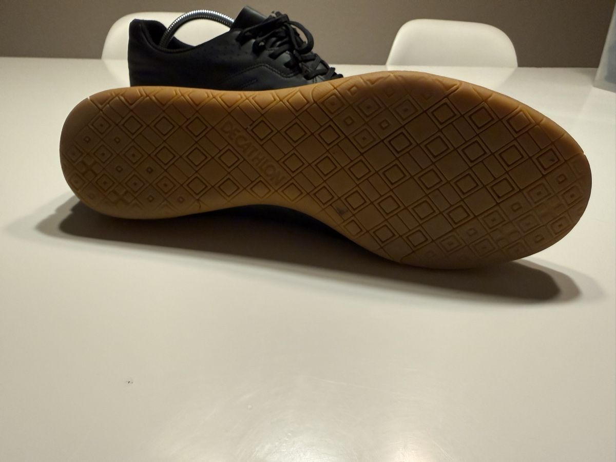 Decathlon Herrenschuhe: Halle Turnschuhe gr 44  – Gebraucht aus Zürich von Denise-8050 3