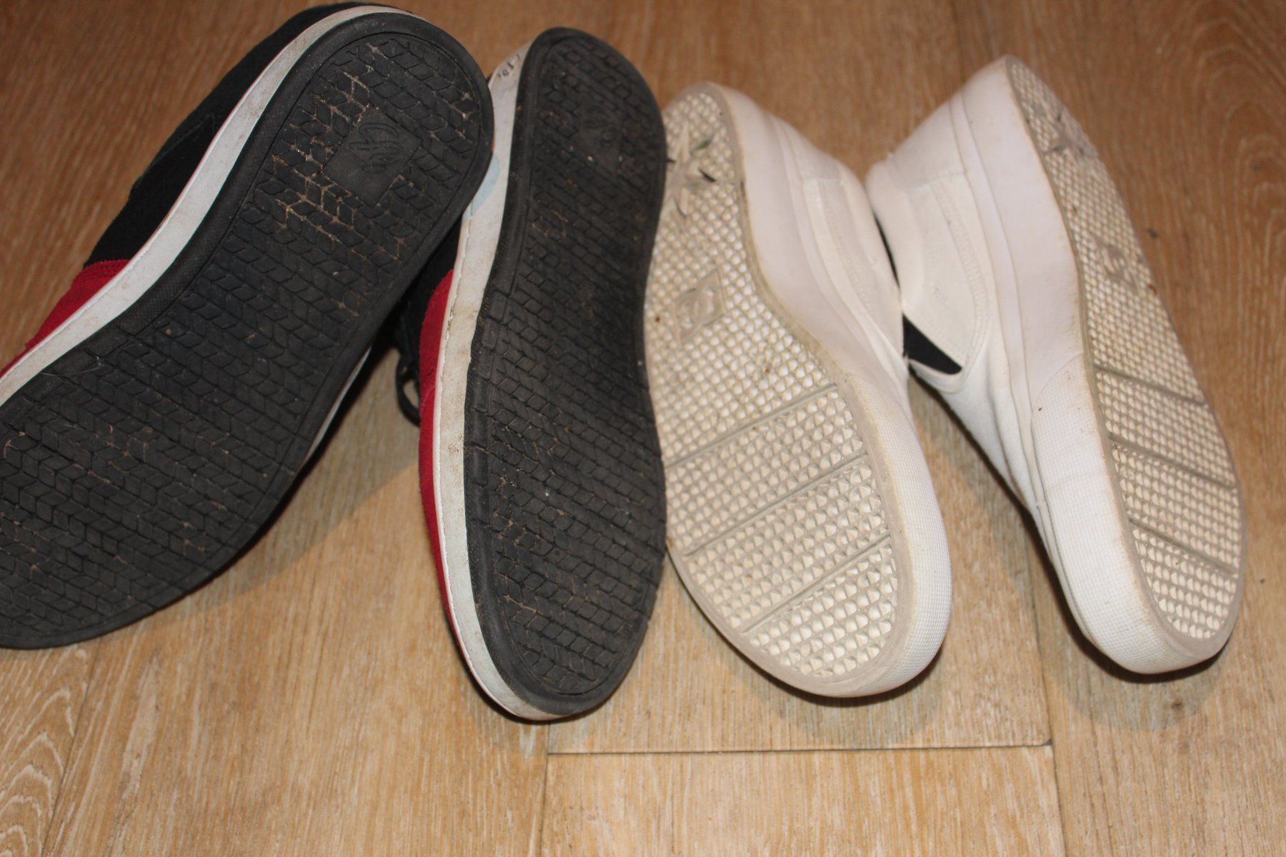 Skateboards: 2x skateboard shoes és et DC – Usato da Travers venduto da ColibriRoseOrange 4