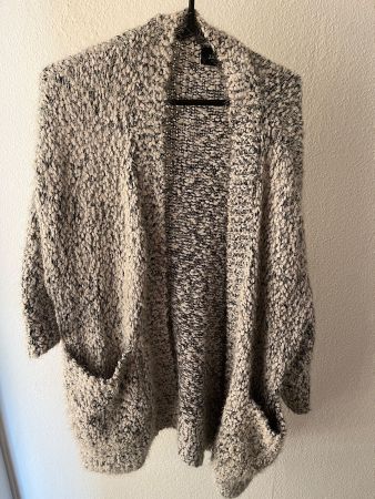 Kuschligweiche Strickjacke Gr. M, schwarzweiss, Zara