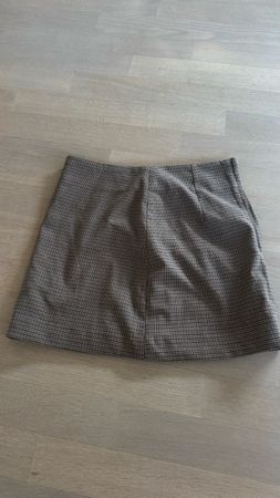 Herbstliche Karo-Minirock-Mode für Damen - Grösse 36