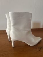 Weisse Stiefeletten mit Absatz – Gr. 38