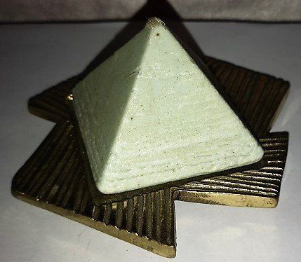 Portacandele: Kerzenplatte mit Pyramiden Kerze Jesch – Nuovo (secondo la descrizione) da Lutzenberg venduto da Pinschi01