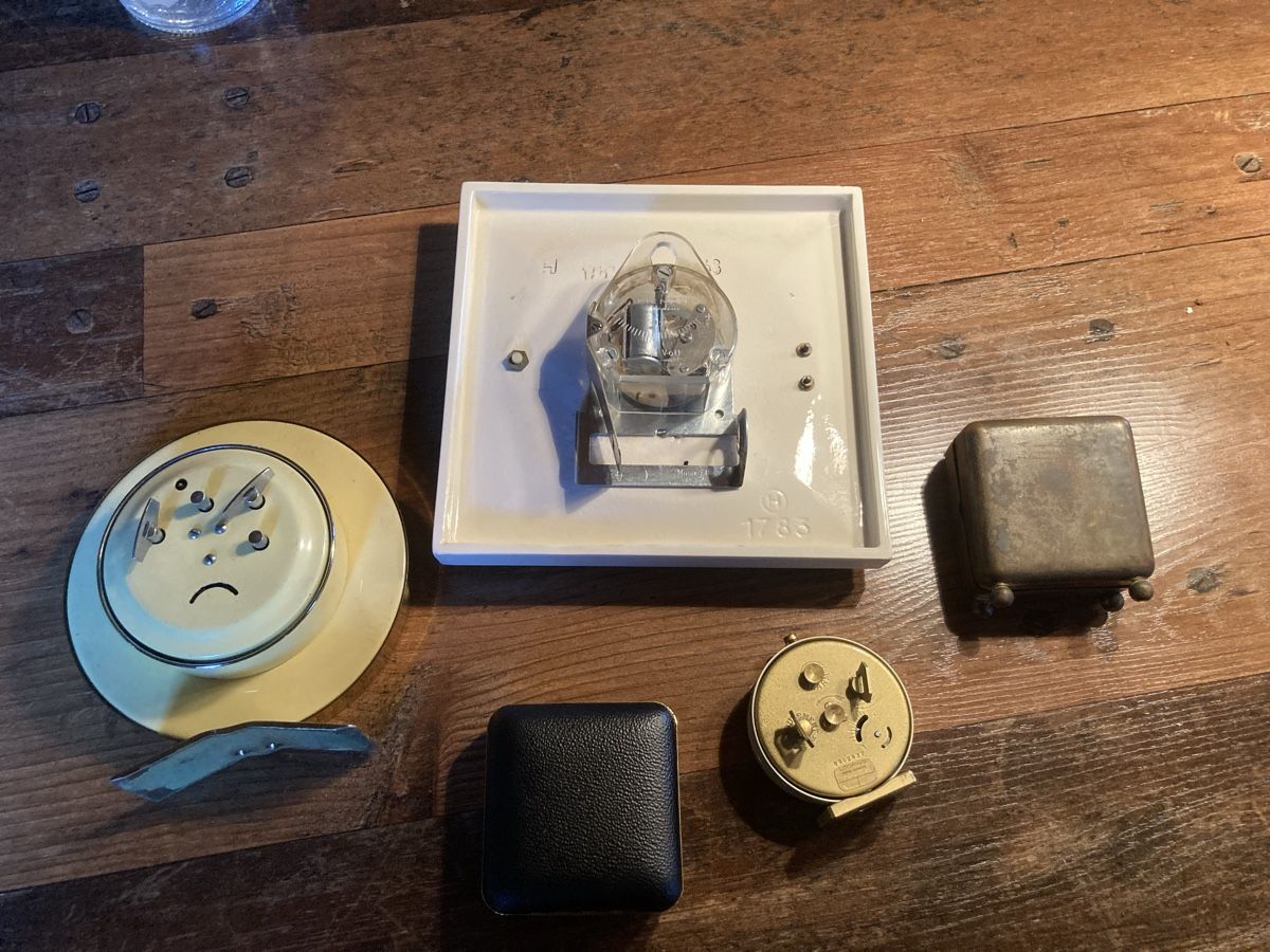 Orologi da terra & Orologi da parete: 5x Standuhren defekt oder ersatzteile – Difettoso da Glattbrugg venduto da vintagemania 6