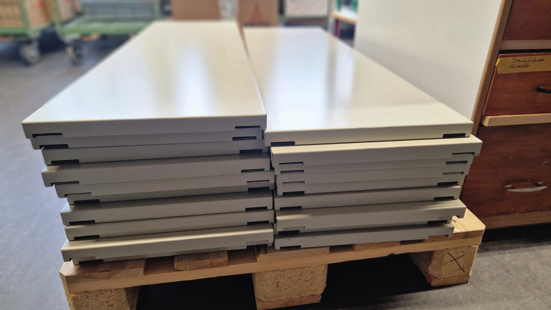Lista Scaffali: Metalltablar von Lista 19 Stück – Usato da Truttikon venduto da chrimo72 1