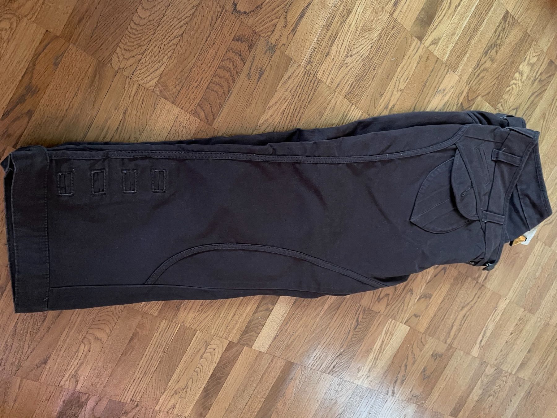 Guess Pantaloni: Guess – Nuovo (secondo la descrizione) da Pully venduto da Kalissa 8