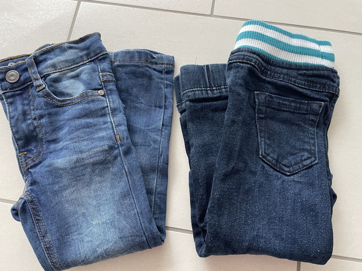 Pantalons: Zwei Jeans Gr 92/98 – D'occasion à Rüti ZH par kar_xx9l 2