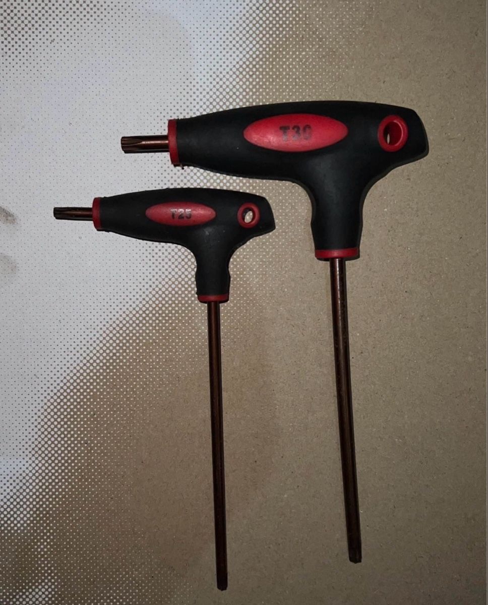 Tutti gli attrezzi: Torx schlussel T 25/30 – Nuovo (secondo la descrizione) da Luzern venduto da claiudiu