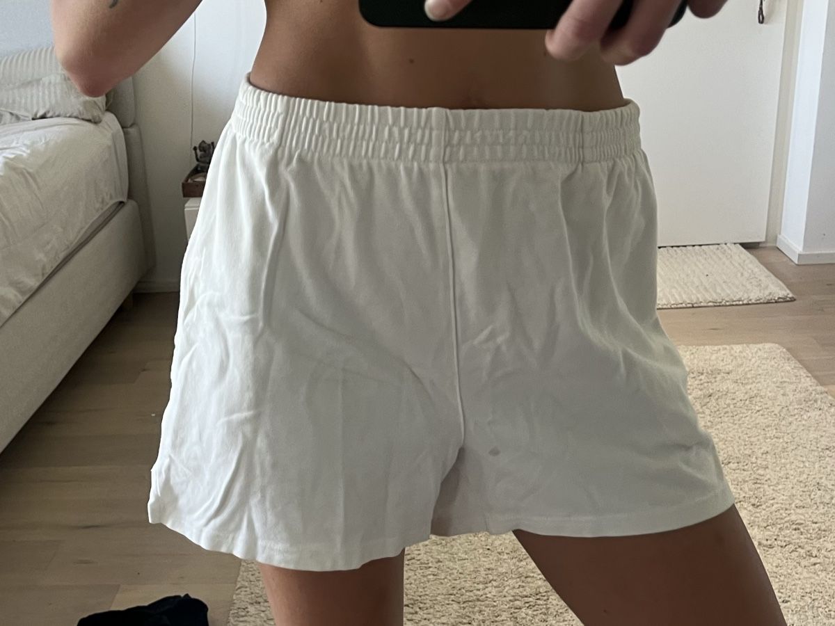 Brandy Melville Pantalons: Brandy shorts – D'occasion à Zürich par rox_ws8v 2