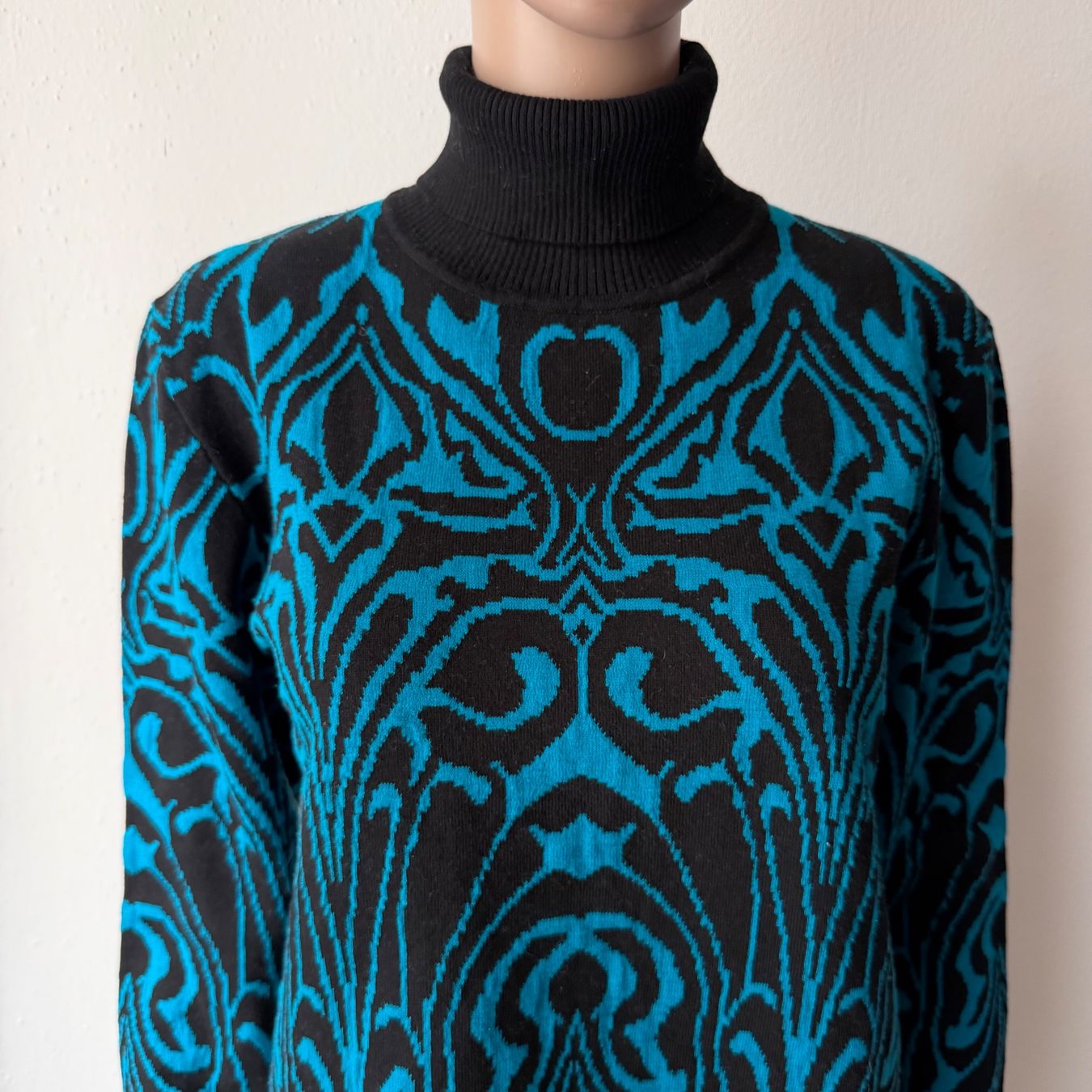 Pullover & Sweatshirts: Rollkragenpullover, auffälliges Muster, Grösse M – Gebraucht aus Zürich von ClosetQueen 2