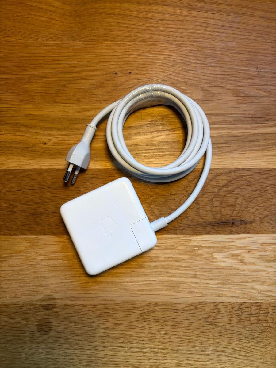 Apple Caricabatterie: Chargeur de secteur Apple – Usato da Lausanne venduto da aur_cxg5 1