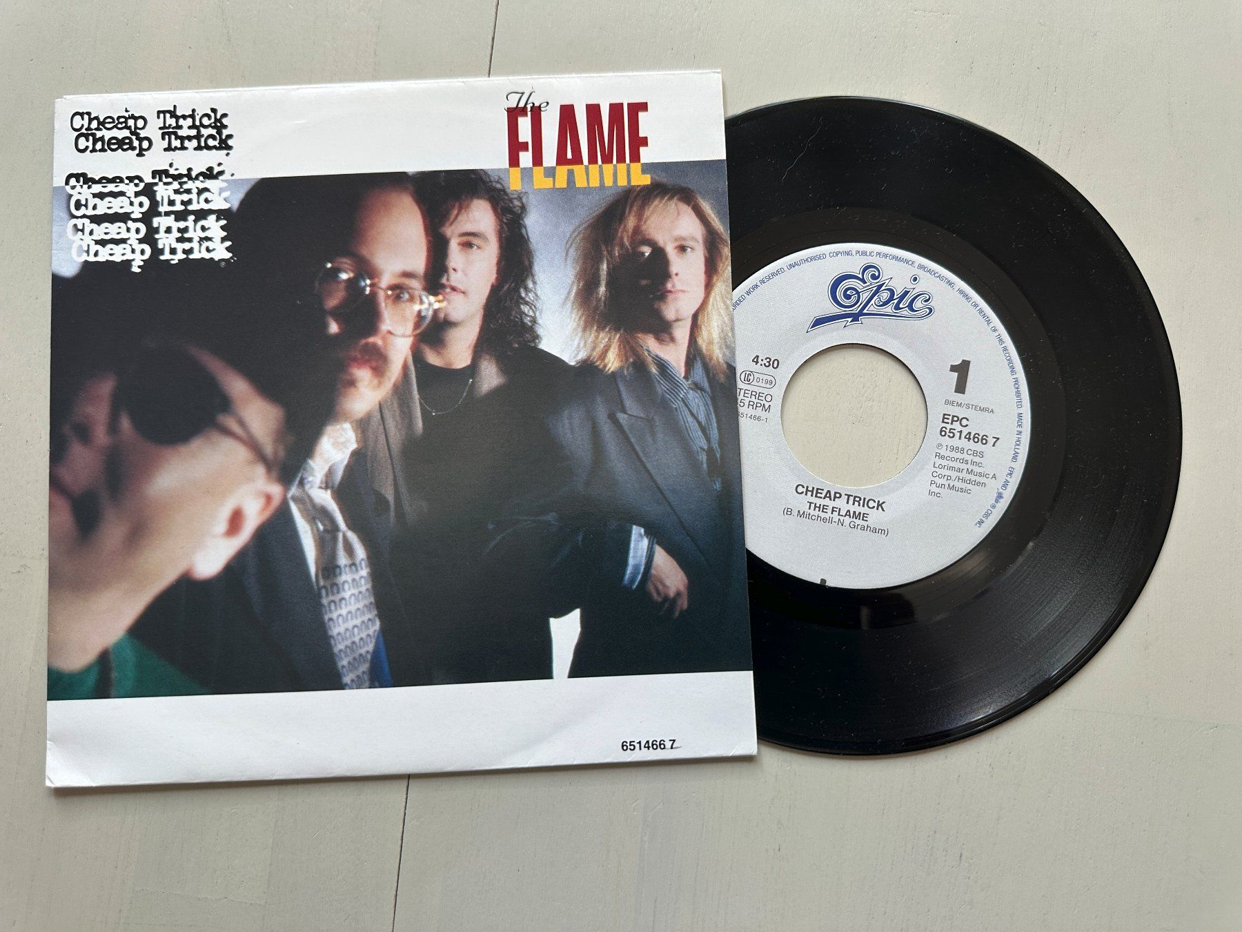 Dischi in vinile: CHEAP TRICK tolle Single The flame Kult 80's NL – Usato da Basel venduto da Partridge