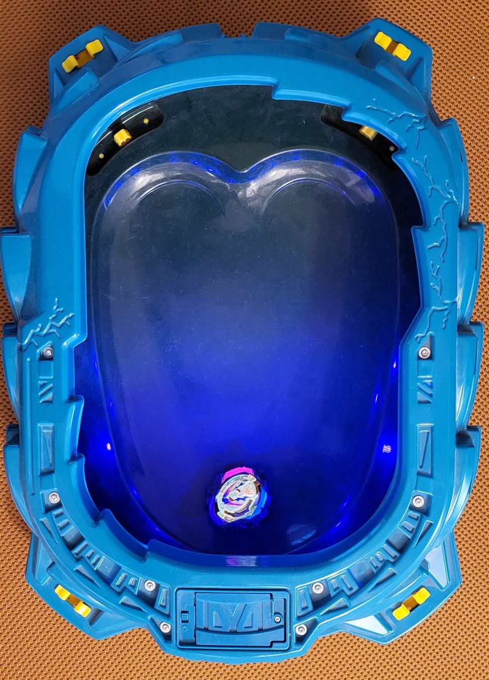 Giocattoli: Beyblade Burst QuadStrike Light Ignite Beyblade Stadium – Usato da Schleinikon venduto da Frida11 1