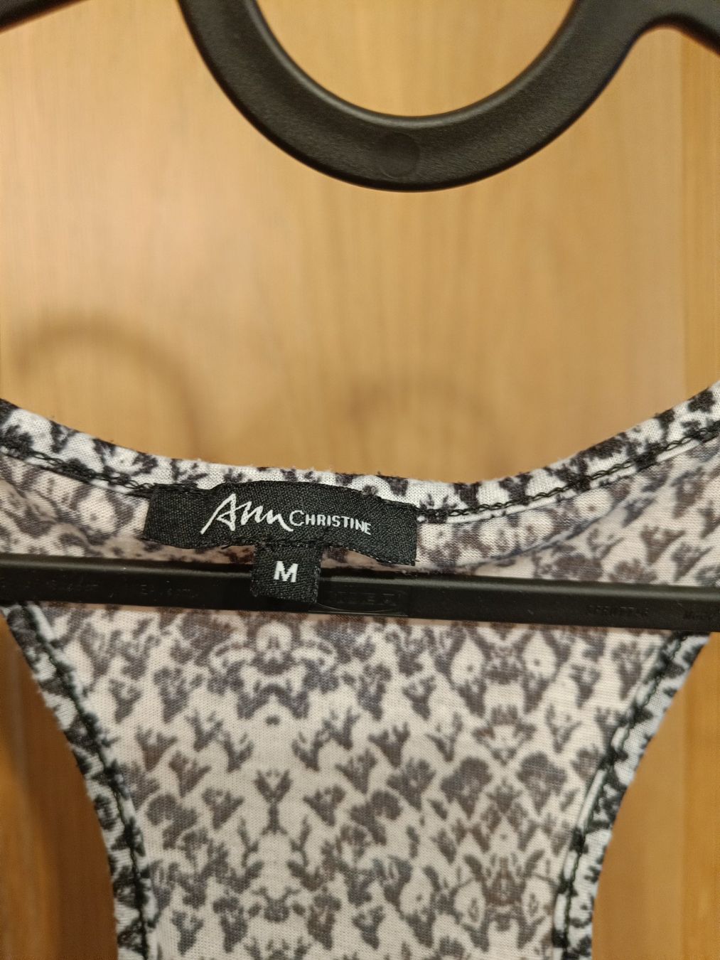 Top: Asymmetrisches Boho Top schwarz/weiss | Gr. M – Usato da Zürich venduto da Atelier.Second 2