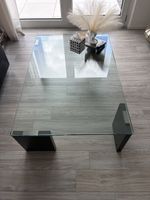 Couchtisch Glas mit schwarzen Metallbeinen rechteckig