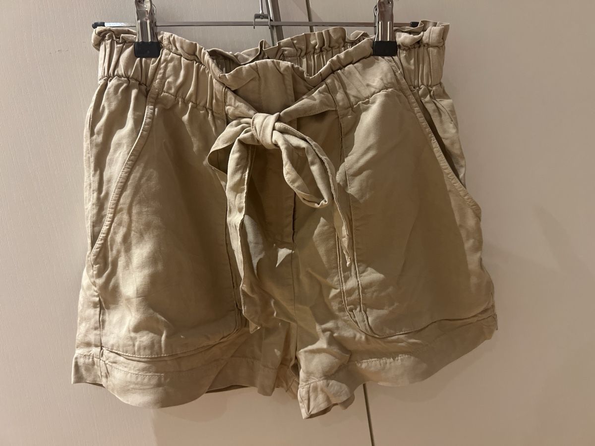 Tally Weijl Hosen: Tally Weijl Shorts Beige – Gebraucht aus Oberengstringen von pri_c8jk