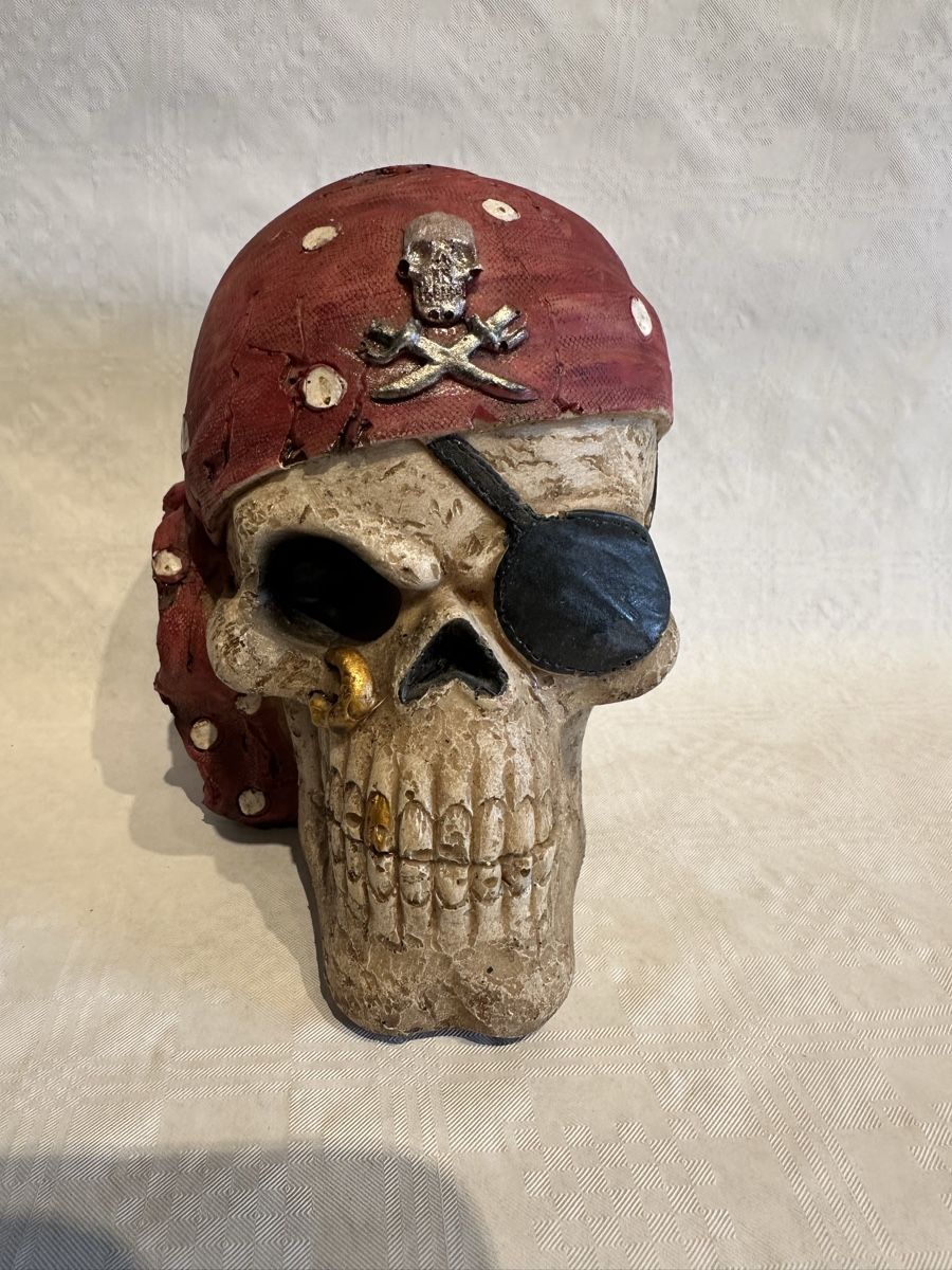 Salvadanai: Skull/Schädel Sparkasse/Spardose – Usato da Basel venduto da clearpixel